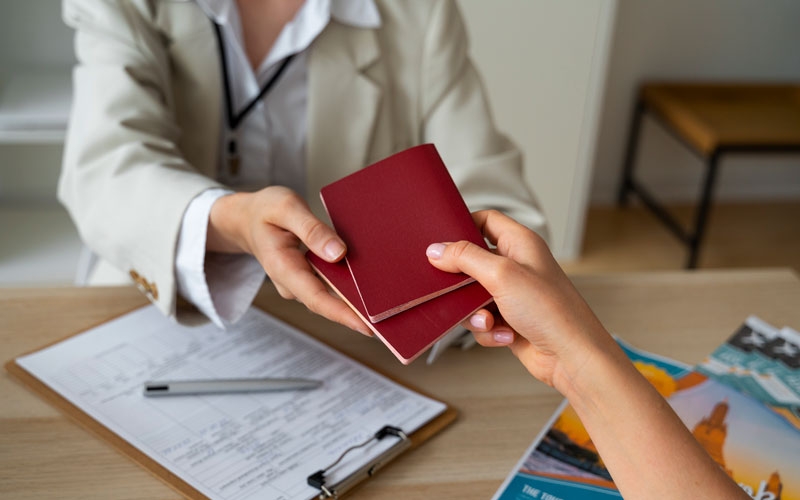 10 yıllık pasaport harcı 13.410 TL’ye  yurt dışı çıkış harcı da 1.190 TL'ye yükseldi