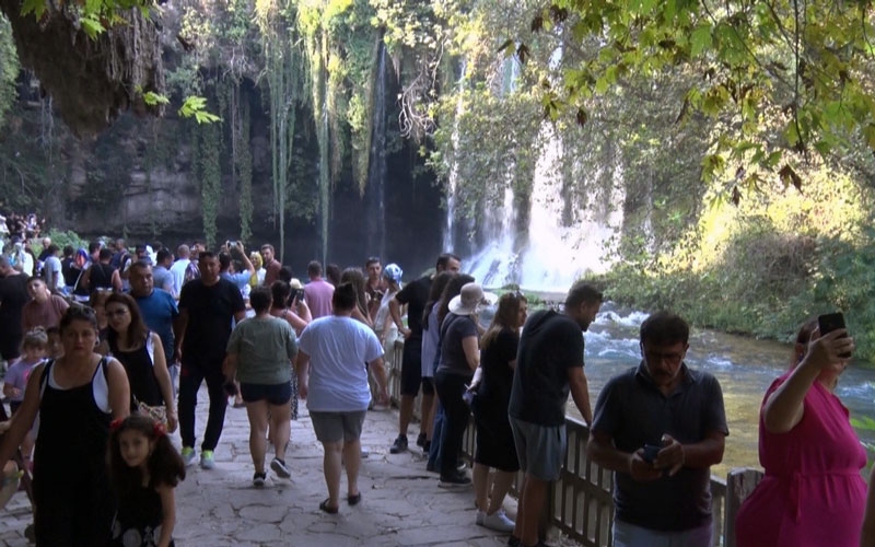 Düden Şelalesi, 2025'te yaklaşık 900 bin ziyaretçiyi ağırladı