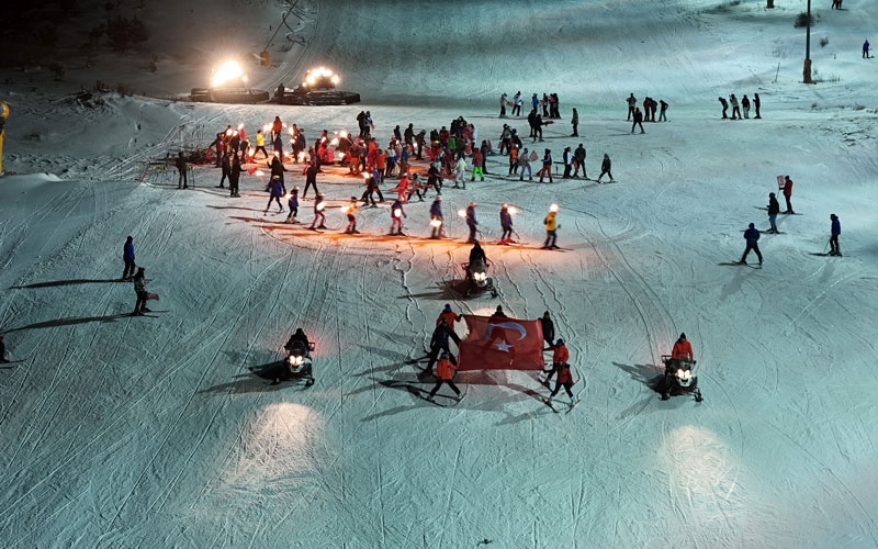 Kayak sezonu halaylarla başladı