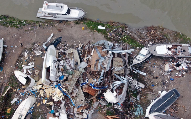 Antalya'da sel ve hortum felaketi: Milyonluk tekneler parçalandı