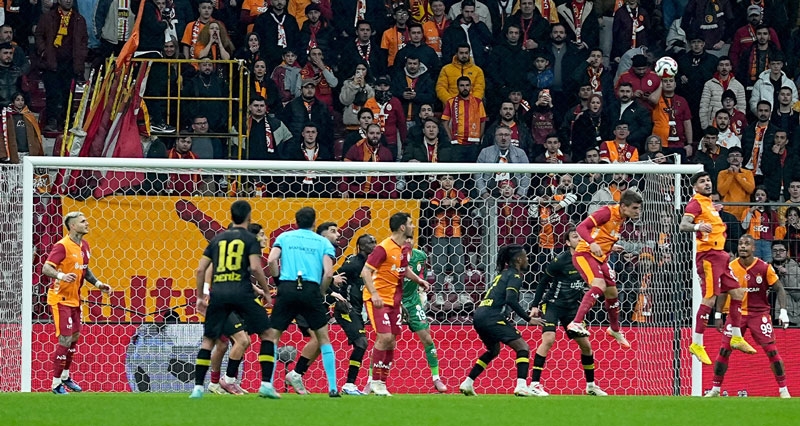 Kupada Aslan şov! Galatasaray, İstanbulspor'u rahat geçti