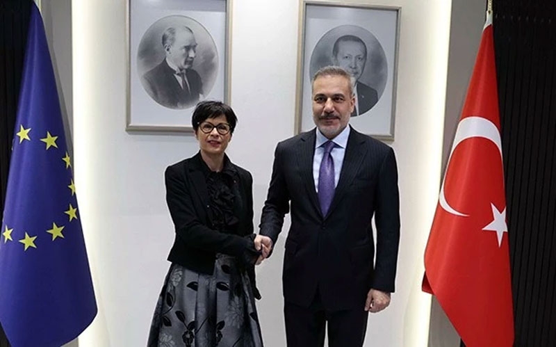 Türk vatandaşlarına çok girişli Schengen vizesinin kolaylaştırılması ve vize serbestisi beklentisi