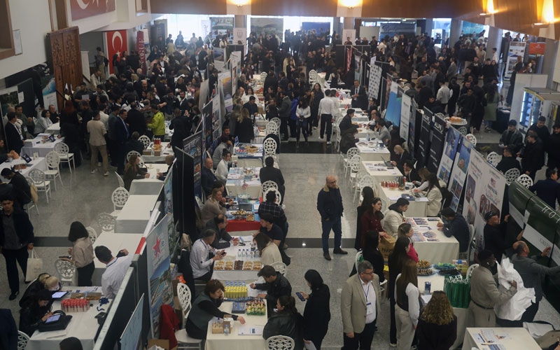 Turizm profesyonelleri öğrencilerle buluştu