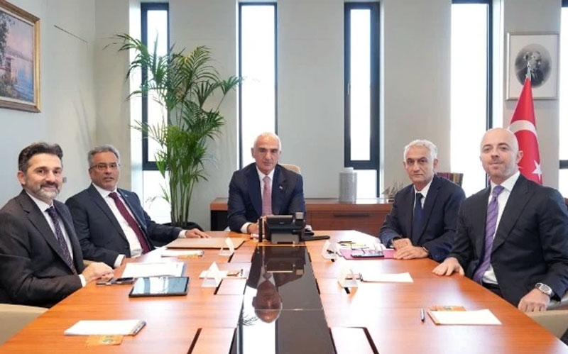 Bakan Ersoy ile THY yönetimi turizm için toplandı