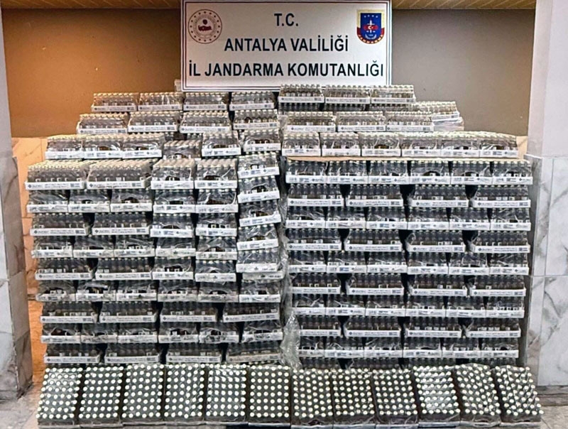Antalya’da bir otelin 2 ayrı deposunda 5 bin litre kaçak ve sahte içki ele geçirildi