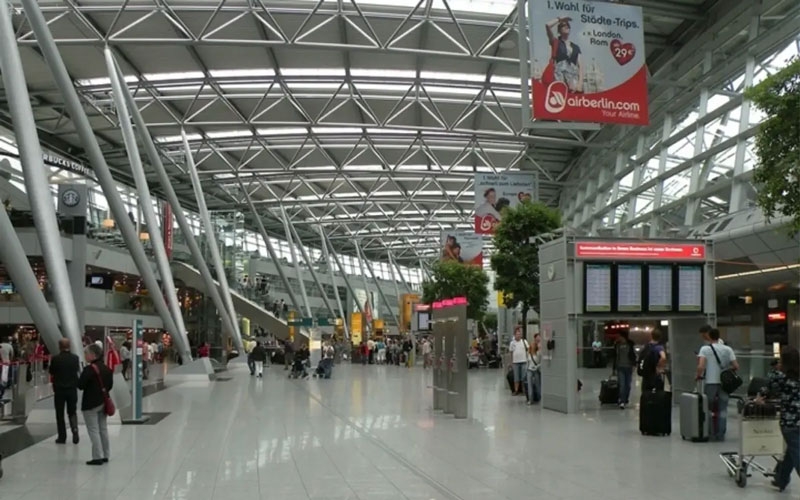 Berlin Brandenburg Havalimanı'nda grev: 450 uçuş iptal edildi