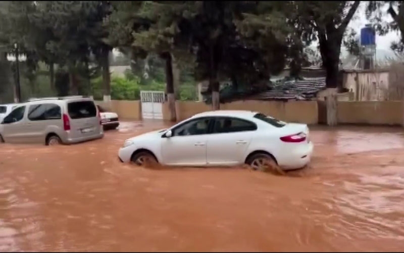 Otelin oto parkını su bastı