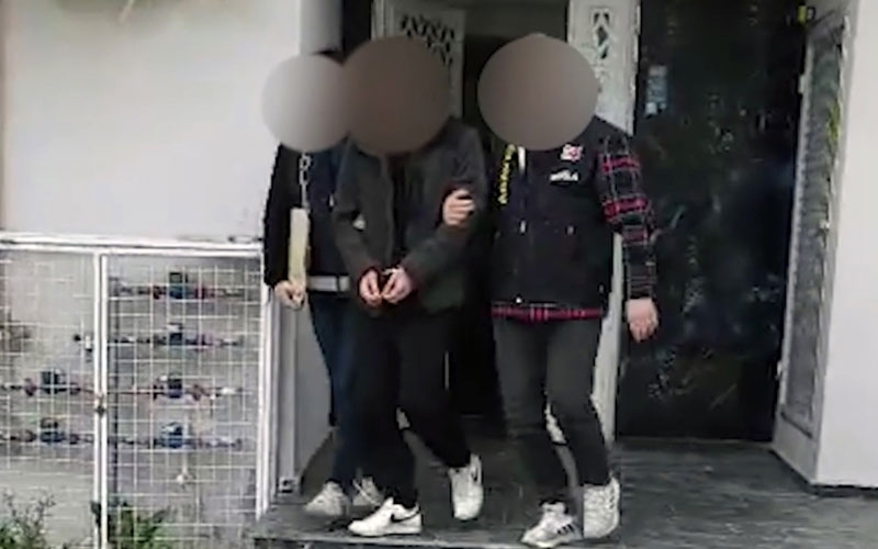 Yabancı turistlerin kredi kartlarını kötü amaçlı kullanan 4 şüpheli yakalandı