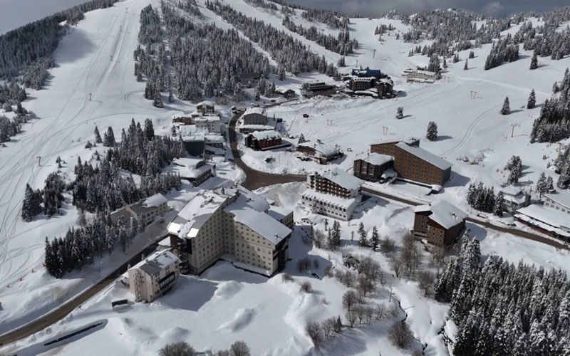 Uludağ'da sezon uzadı nisan ayıyla 2 metre kar var