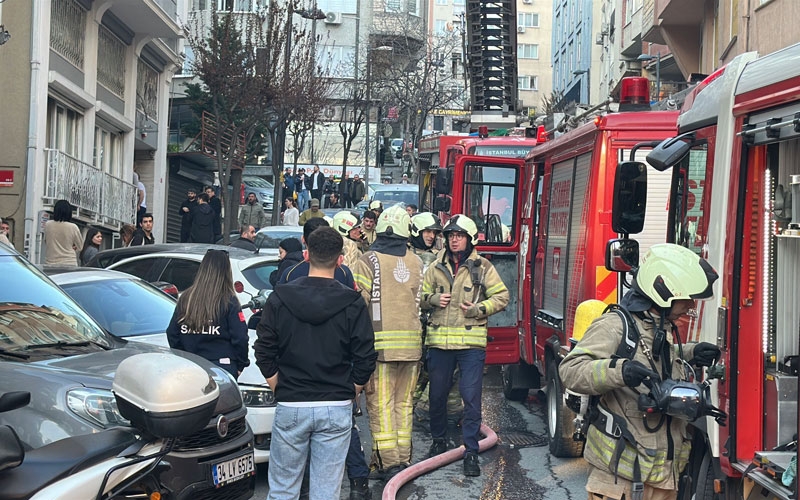 Otelde yangın paniği: 6 kişi mahsur kaldı