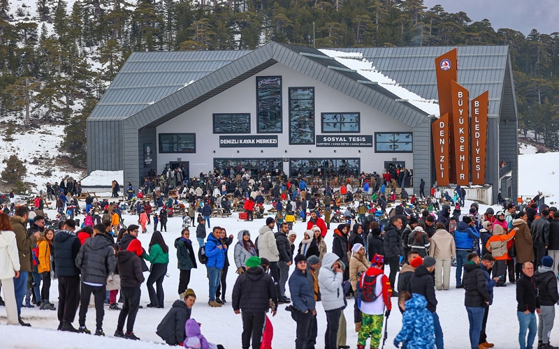 Denizli Kayak Merkezi 150 bin misafiri ağırladı