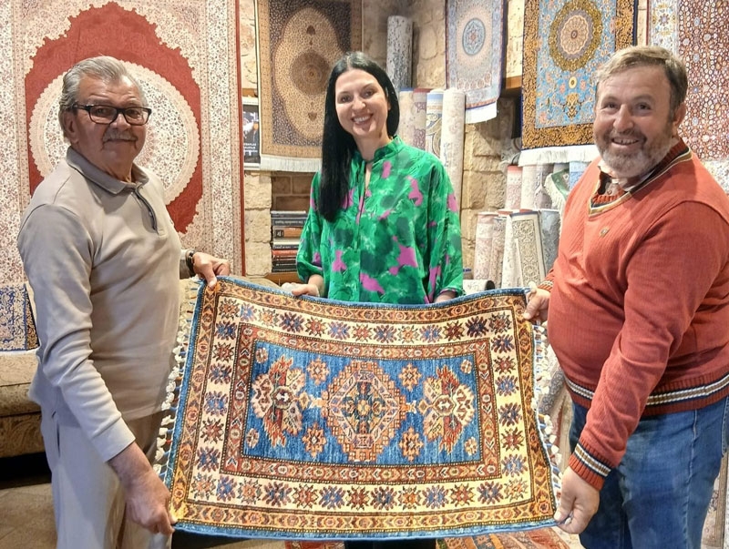 Liderler, dünya ekonomisini konuştu, eşleri Antalya’yı gezip alışveriş yaptı