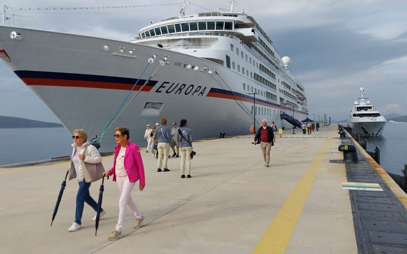 357 turist, dev yolcu gemisiyle geldi