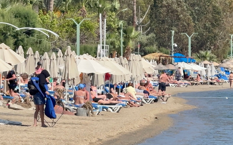 Sahiller dolup taştı, kruvaziyerle 274 turist geldi