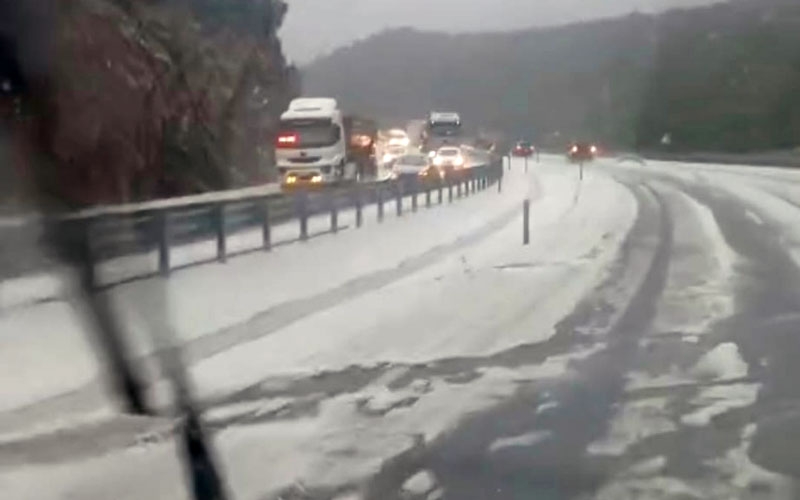 Antalya'ya  mayıs ayında kar ve dolu yağdı