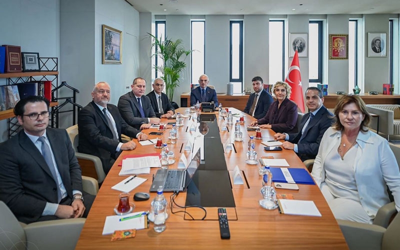 Bakan Mehmet Nuri Ersoy başkanlığında kritik turizm zirvesi