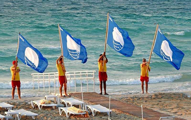 Çeşme'de 13 plaj ve 2 marinada Mavi Bayrak dalgalanacak
