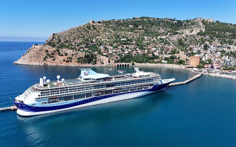 Alanya'ya lüks kruvaziyer ile bin 767 turist geldi