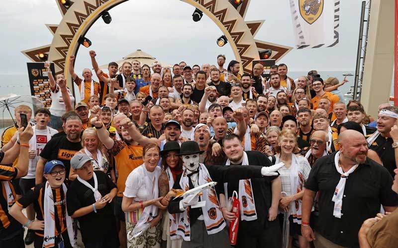  Corendon Airlines, Acun Ilıcalı'yı Hull City taraftarlarıyla Antalya'da buluşturdu