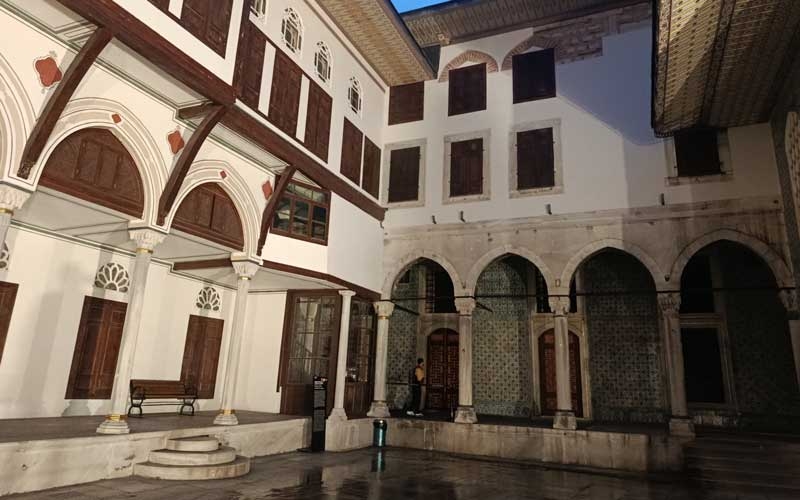 Topkapı Sarayı gece turlarıyla ziyaretçilerine kapılarını açtı