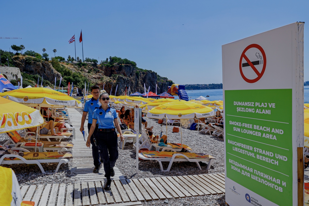 Antalya’da dumansız plaj' uygulaması başladı