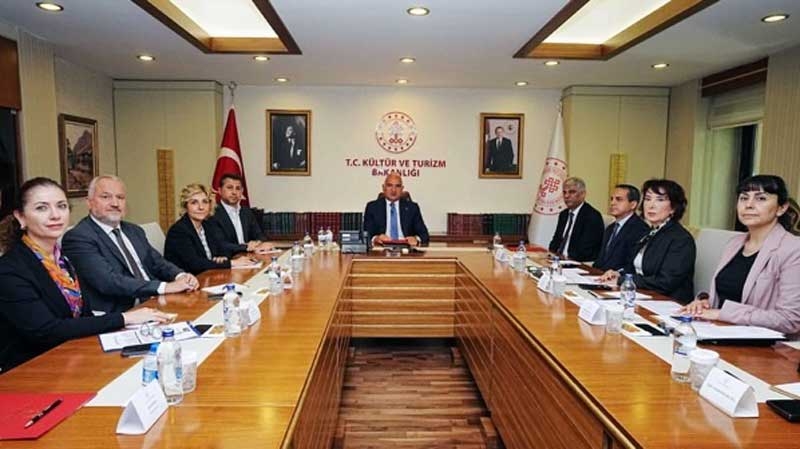 Bakan Ersoy, sektörün zirvesiyle buluştu 