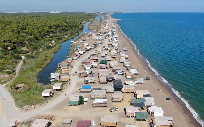 Antalya'da denize sıfır 5 yıldızlı çardakların yerini halk plajları alıyor