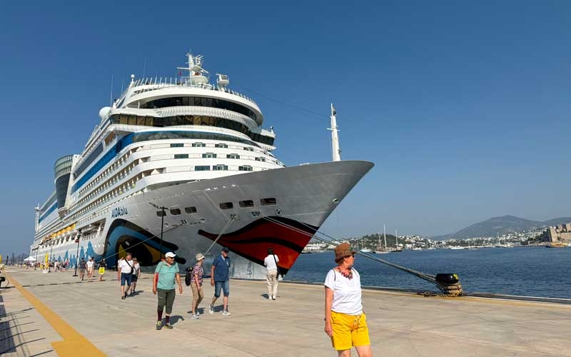 Alman turistler bu kez denizden geldiler