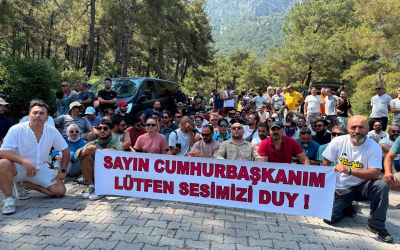 Ölüdeniz'de pilotlar uçuşları durdurdu