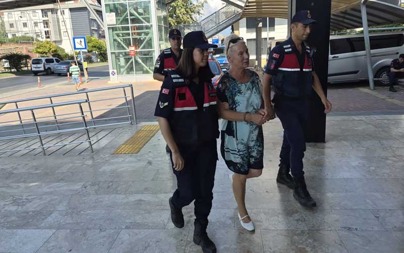 13 yaşındaki kız çocuğunun haşema ile havuza girmesine izin vermeyen Rus uyruklu site yöneticisi tutuklandı