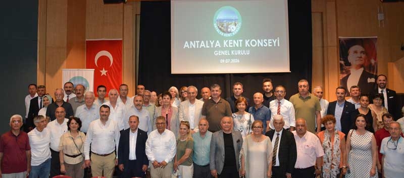 Semanurt Kurt, Antalya Kent Konseyi başkanlığına yeniden seçildi