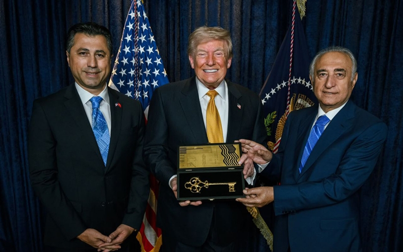 Oteli ziyareti anısına Trump'a 