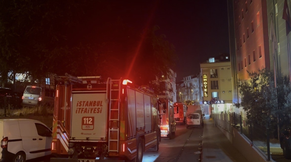İstanbul'da otel yangını: Çok sayıda vatandaş otelde mahsur kaldı