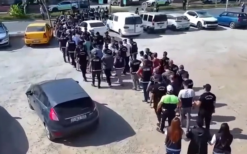 Vize başvurusunda bulunan vatandaşları dolandıran şebeke çökertildi