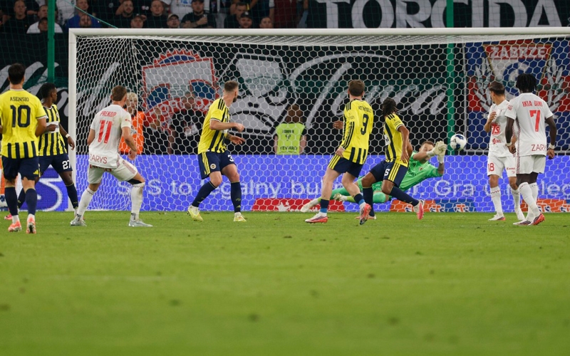 Fenerbahçe, UEFA Şampiyonlar Ligi 3. eleme turuna yükseldi