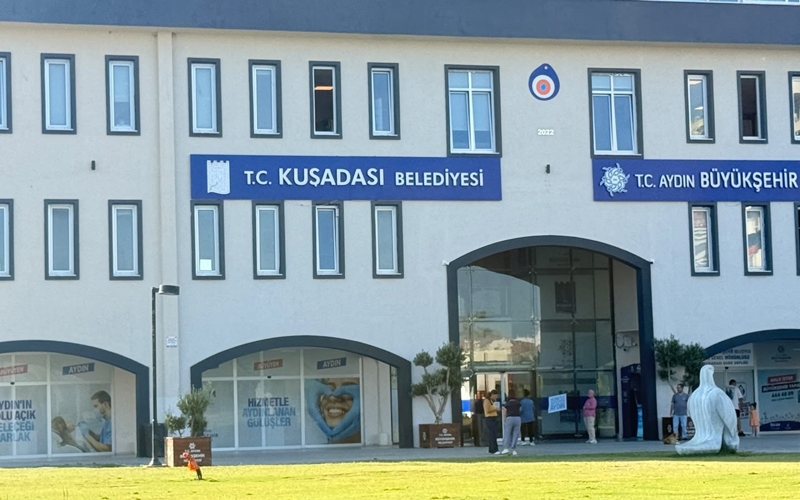Kuşadası Belediyesi'ne 3. dalga operasyonunda 2 otel sahibi de göz altında