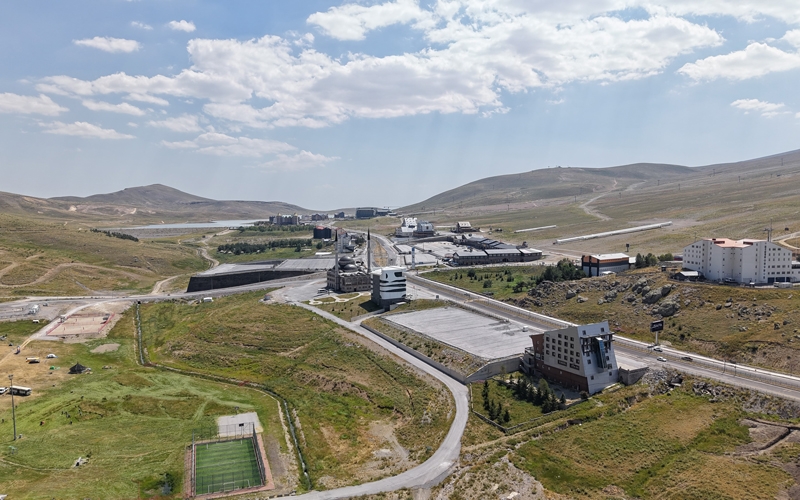 Erciyes'te dört mevsim turizm hamlesi