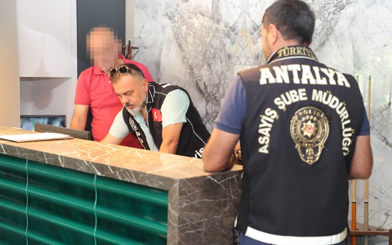 Antalya’da günübirlik konaklama ve araç kiralama firmaları denetlendi