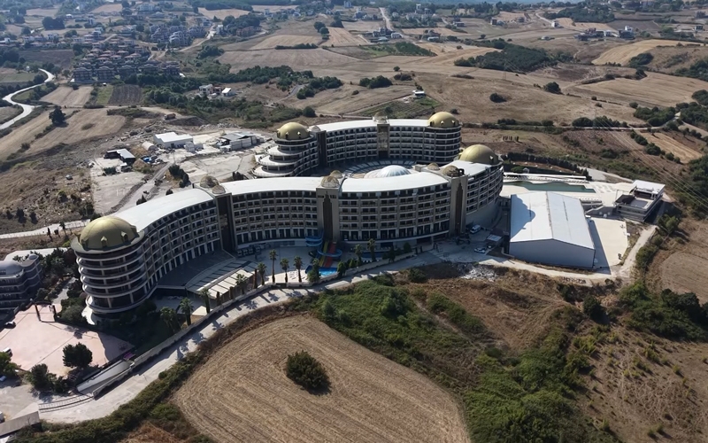 Maaş ve tazminatlarını alamayan otel personeli protestolarını sürdürüyor