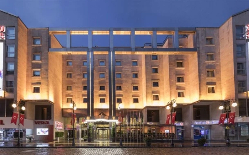 Simge otel Zorlu Grand el değiştirdi