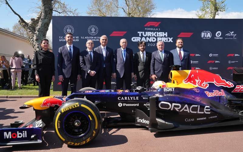 Bakan Ersoy müjdeyi verdi: İstanbul Park 2031'e kadar F1 takviminde