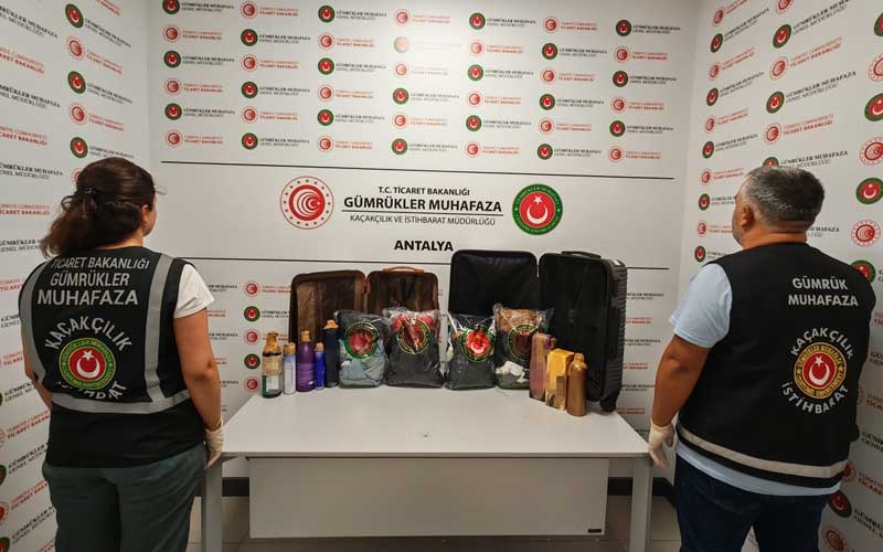 Antalya Havalimanı’nda uyuşturucu operasyonu
