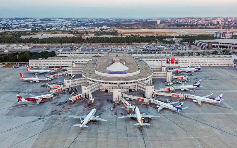 İstanbul ve Antalya Havalimanları 8 ayda 81,7 milyon yolcuyu ağırladı
