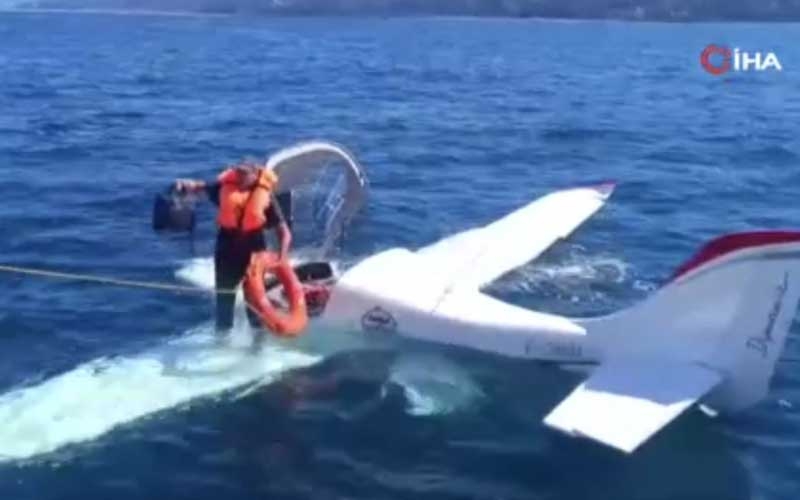 Rize’de denize acil iniş yapan uçakta bulunan 2 şahıs kurtarıldı