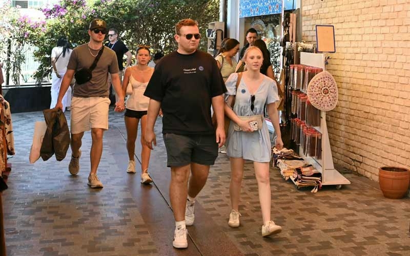 Kuşadası'na 2 kruvaziyerle 7 bin 818 turist geldi