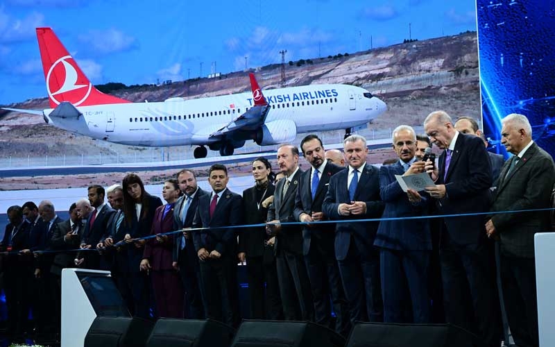 İstanbul Havalimanı'nda 4. ana pistten ilk uçak havalandı