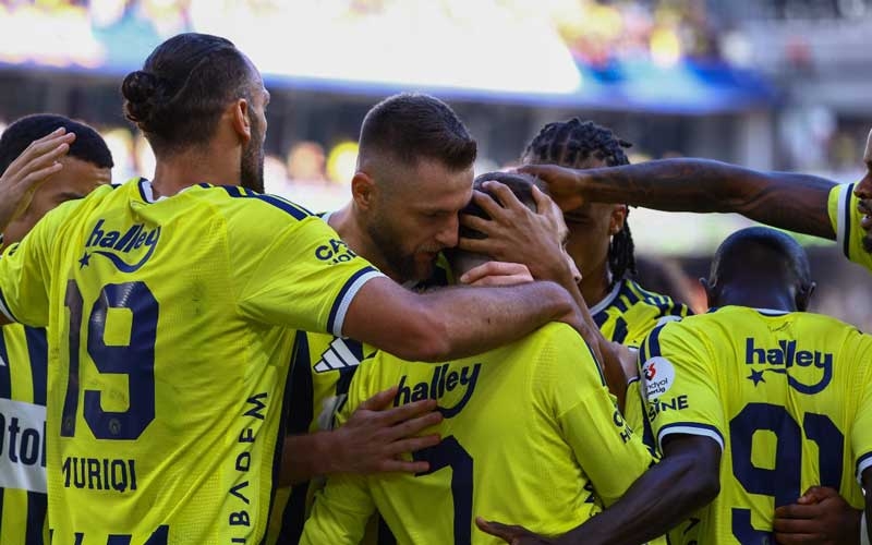 Fenerbahçe'den tarihe geçen 8 gollü galibiyet