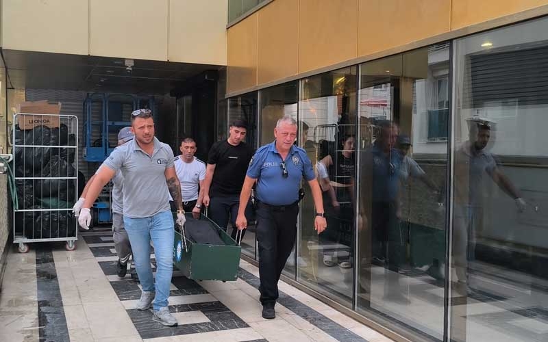 Rus uyruklu turist konakladığı otelin koridorunda ölü bulundu
