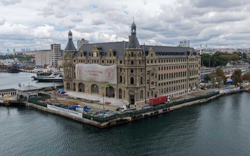 Bakan Ersoy: ''Haydarpaşa'nın temellerindeki ahşap kazıkların yüzde 80'i yok olmuş''