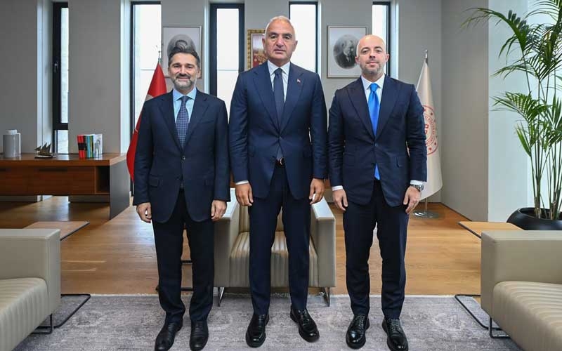 Bakan Ersoy, ''THY dünyadaki uçuş ağları ile Türkiye'ye önemli katkı sağlıyor''